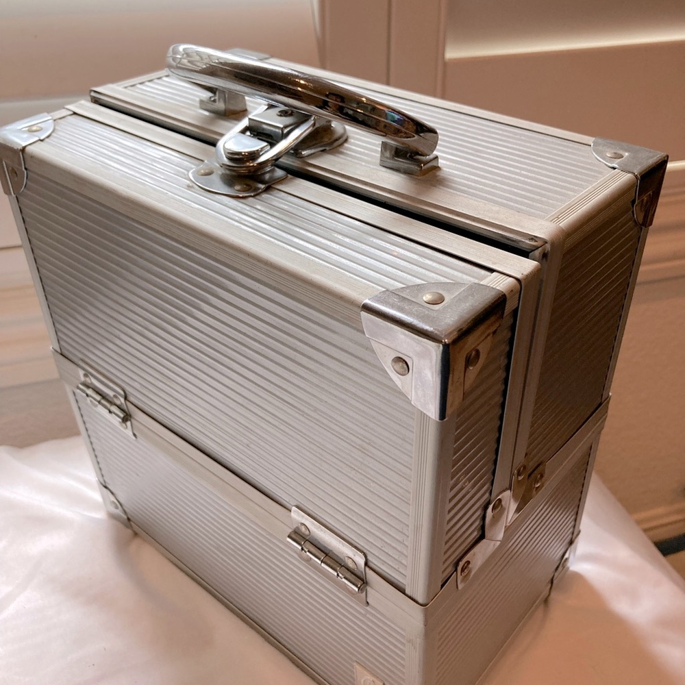 Caboodle’s metal makeup case
